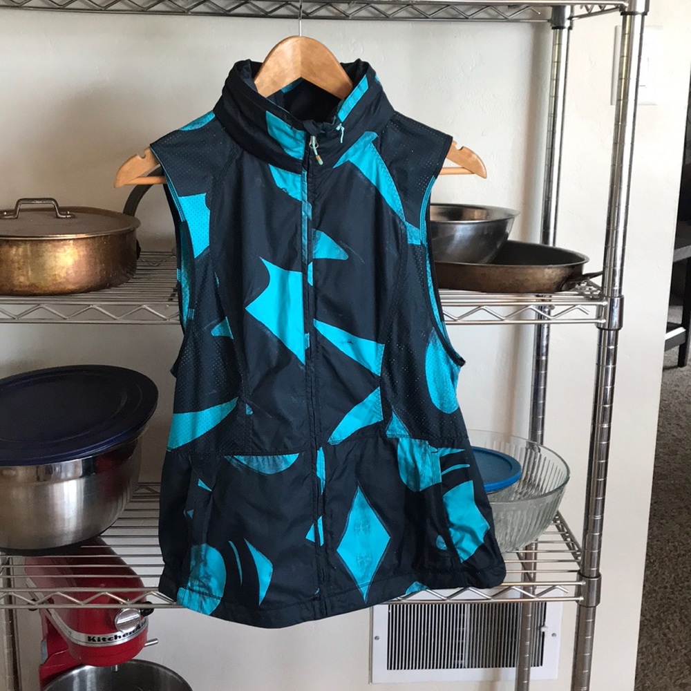 NWOT lululemon run vest, size 6